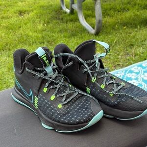 Nike LeBron Witness 5 Black Light Blue Fury Men’s Size 10